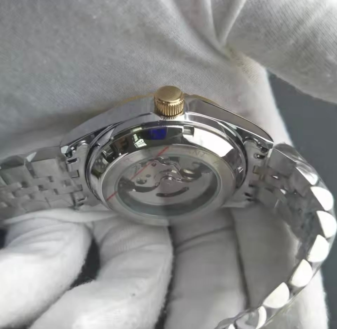 Montre Pink Cohome – Élégance contemporaine avec une touche d’originalité